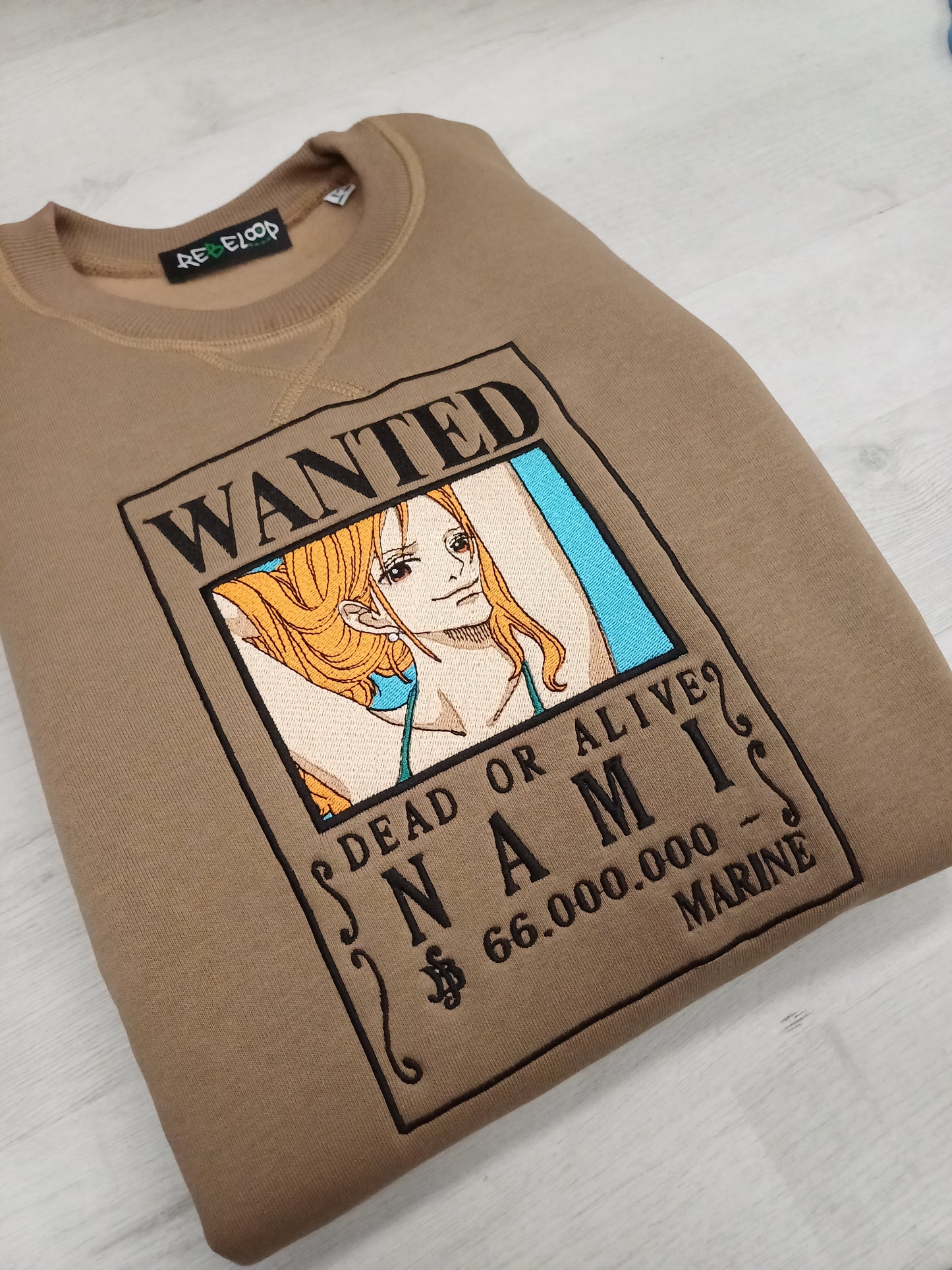Felpa ricamata Nami Wanted
