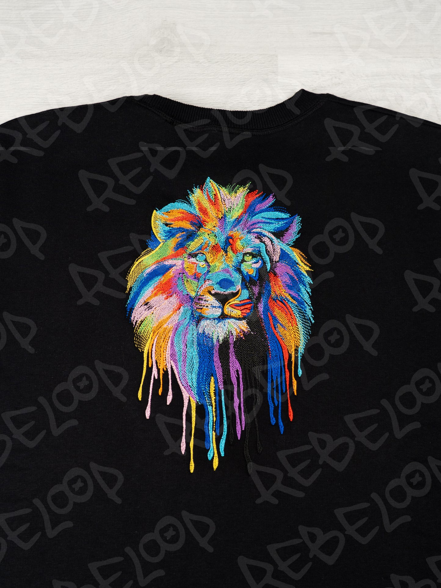 Embroidered Sweatshirt Lion Graffiti