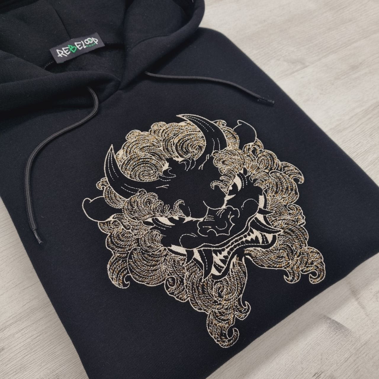 Felpa ricamata Komainu