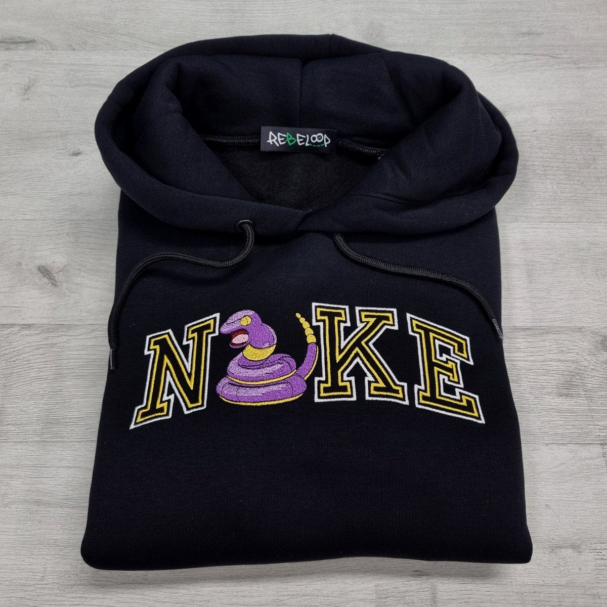 Felpa ricamata Ekans