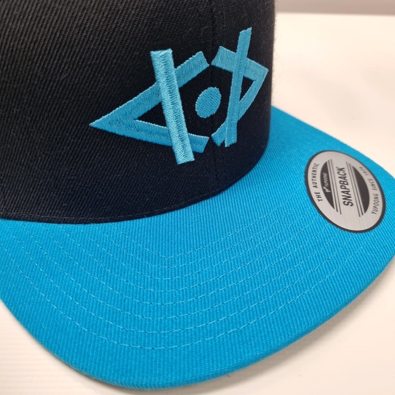 Snapback Azure fluo